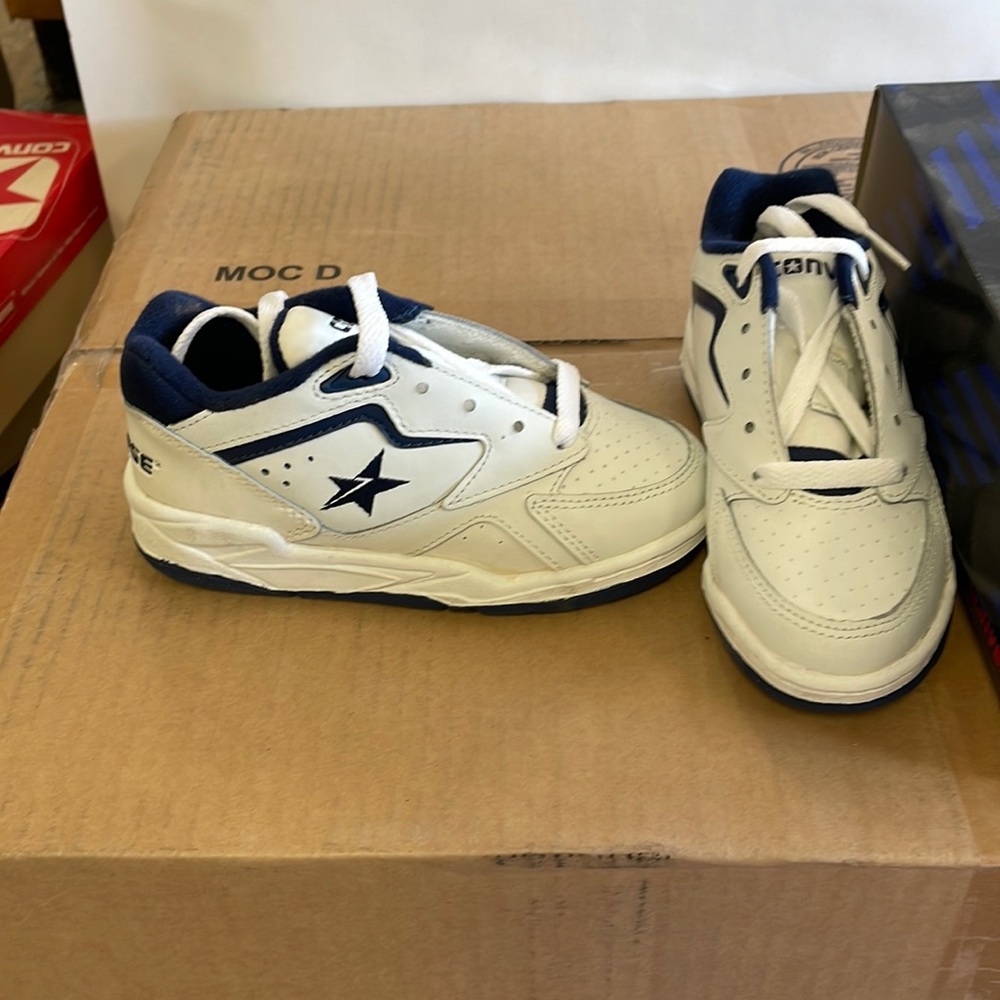 Vintage Youth Leather converse size 10.5